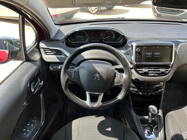 PEUGEOT 208 ALLURE 1.2 E-THP AUTO SPANISH LHD IN SPAIN 82000 MILES SUPERB 2015